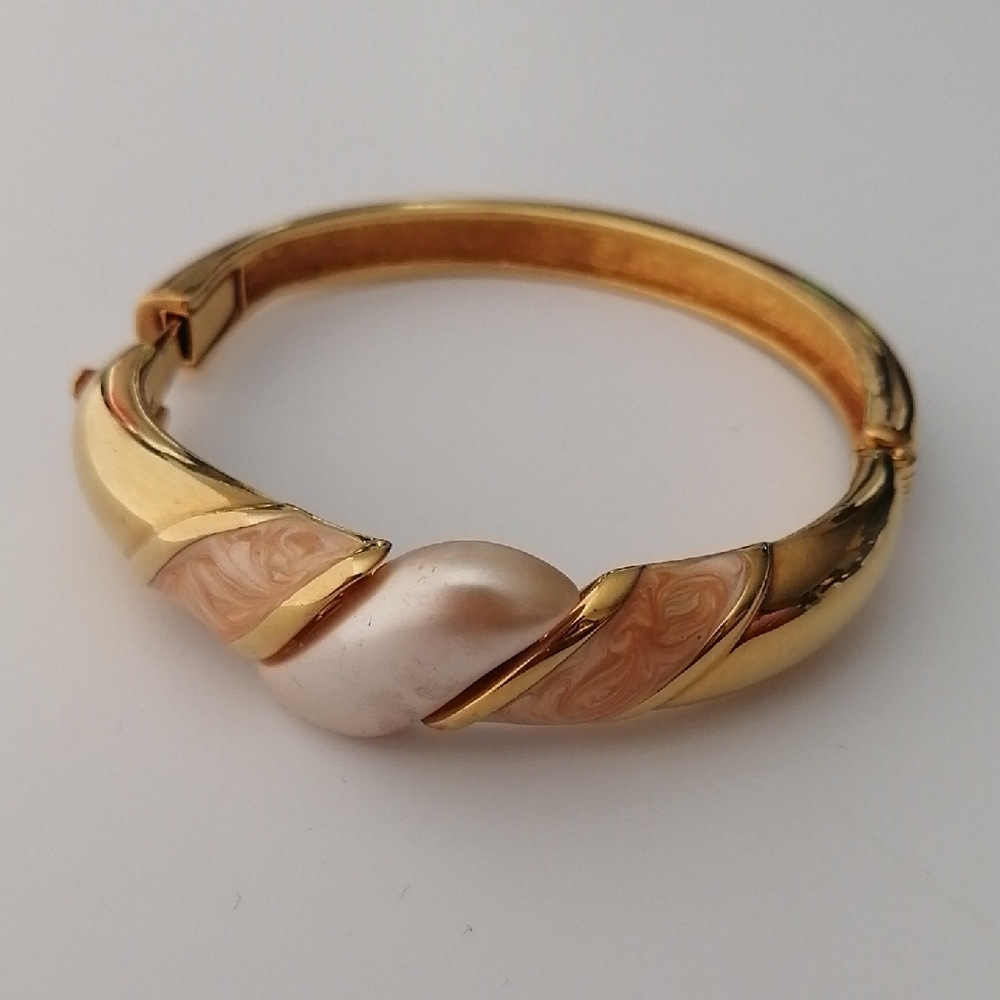 Rare Find Vintage Napier Bracelet Goldplated Pearlized Peach Enamel Hinge Bangle